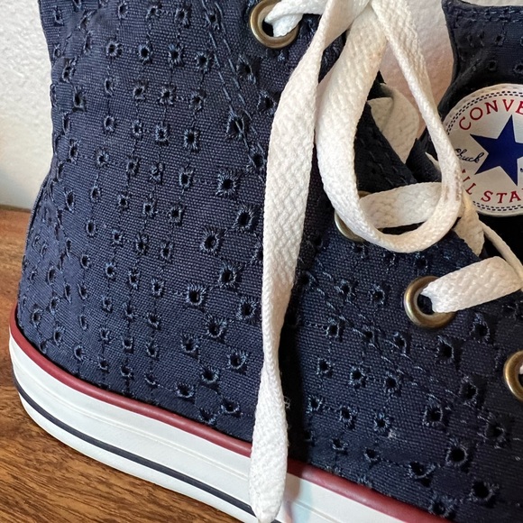 Rare Navy eyelet print Converse 7 1/2 - Picture 2 of 12